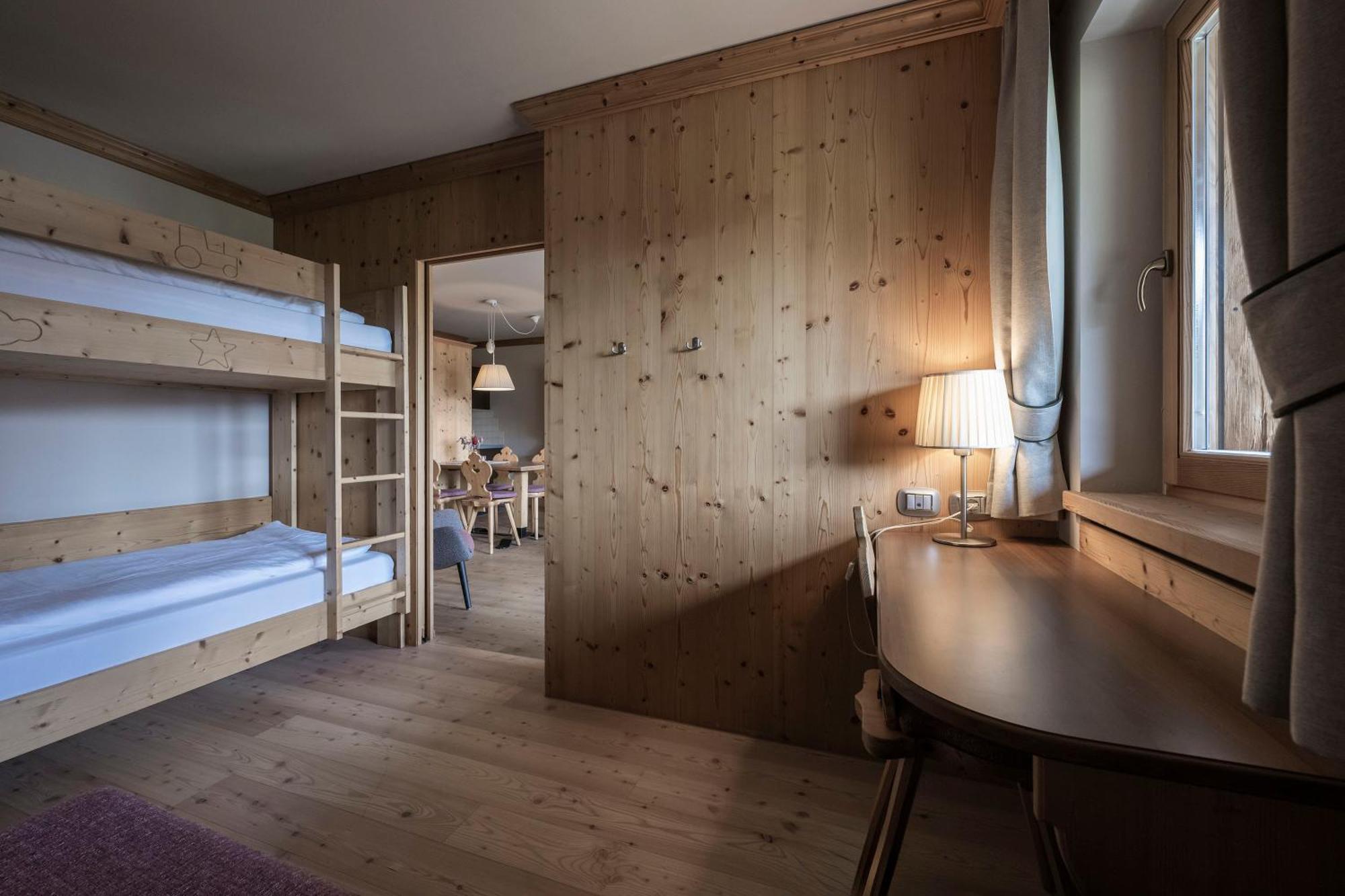 Post Alpina - Family Mountain Chalets ซานกานดิโด ภายนอก รูปภาพ