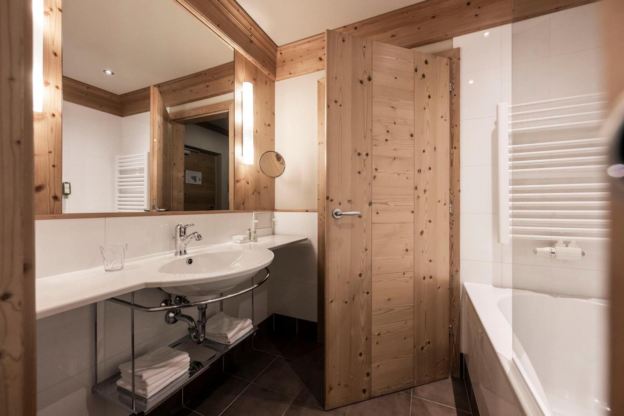 Post Alpina - Family Mountain Chalets ซานกานดิโด ภายนอก รูปภาพ